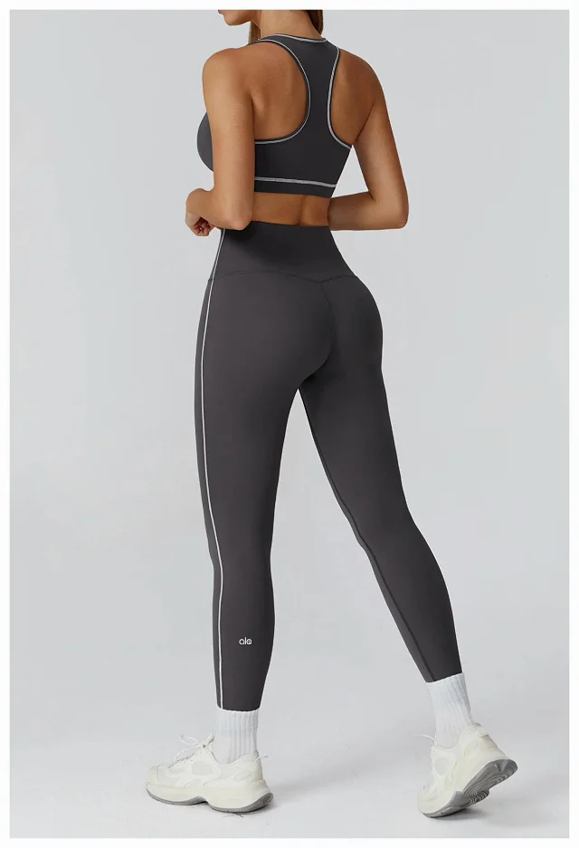 alo Underwear Racerback Contrast-Trim Sports Bra product detail image 31