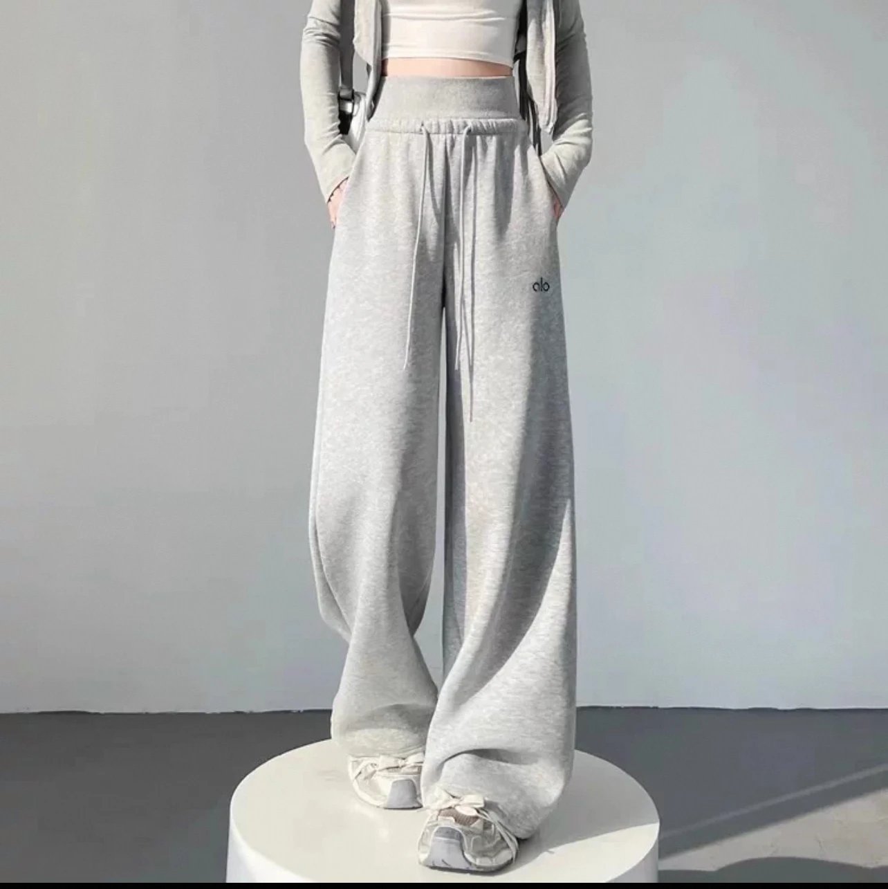Alo Trousers High-waisted wide-leg drawstring sweatpants — Light gray trousers