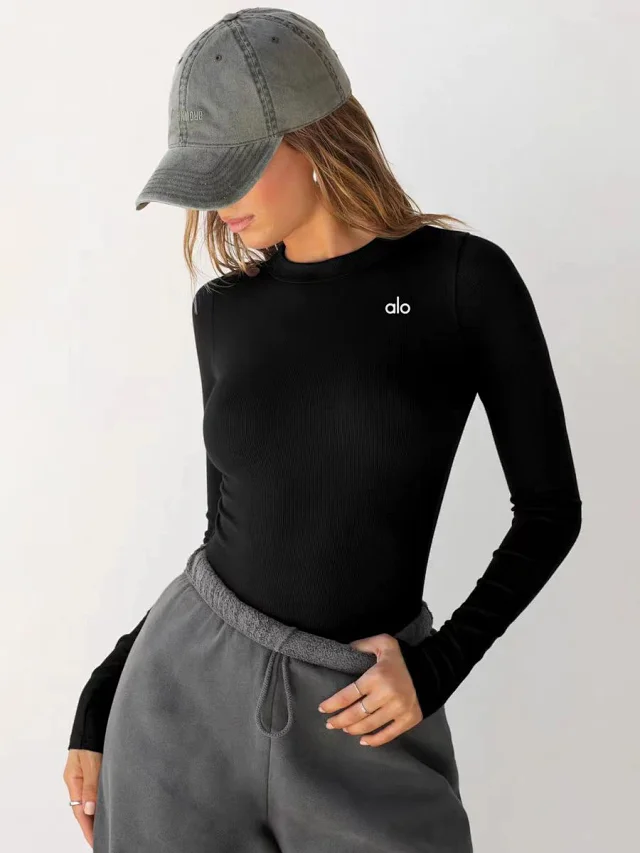 Alo T-Shirts Fitted ribbed long-sleeve crewneck crop top product detail image 19