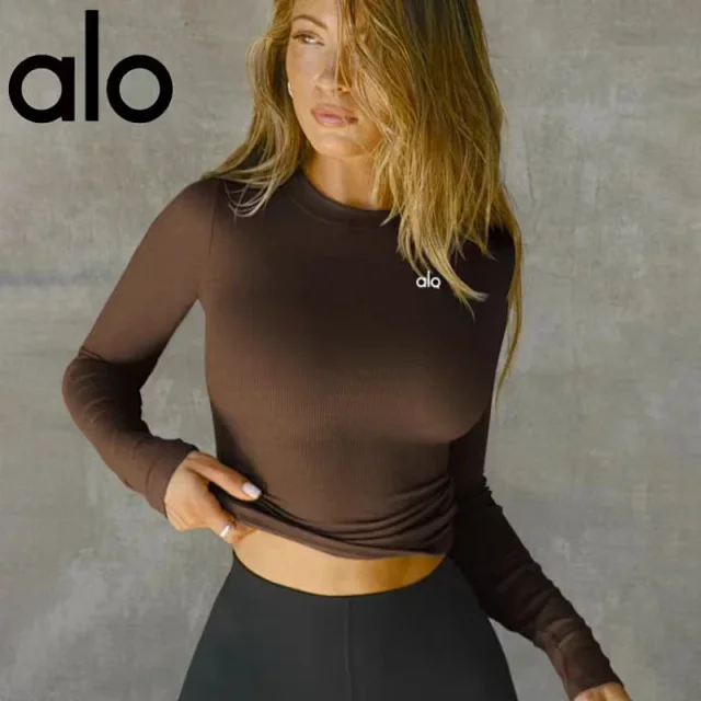 Alo T-Shirts Fitted ribbed long-sleeve crewneck crop top product detail image 12