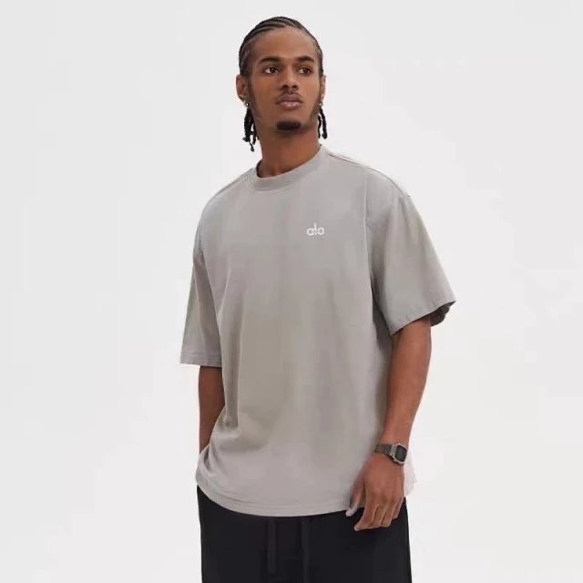 Alo T-Shirts Oversized washed crew-neck T-shirt — Khaki