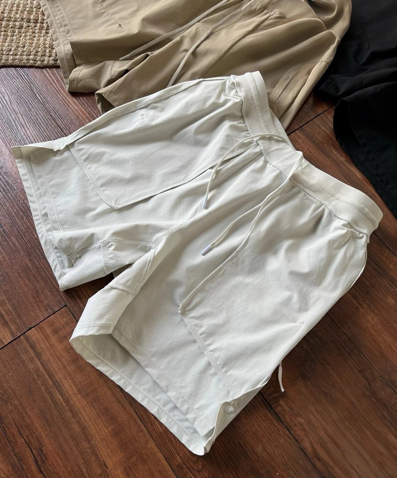Alo Shorts 7-inch drawstring with zip pockets image 4