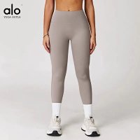 Linen-colored – Tight-fitting trousers