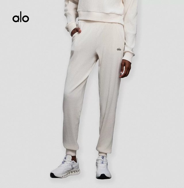Alo Pants: seller detail photo 3