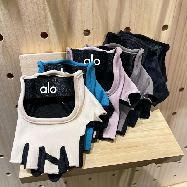 Alo Gloves Half-Finger Yoga product detail image 26
