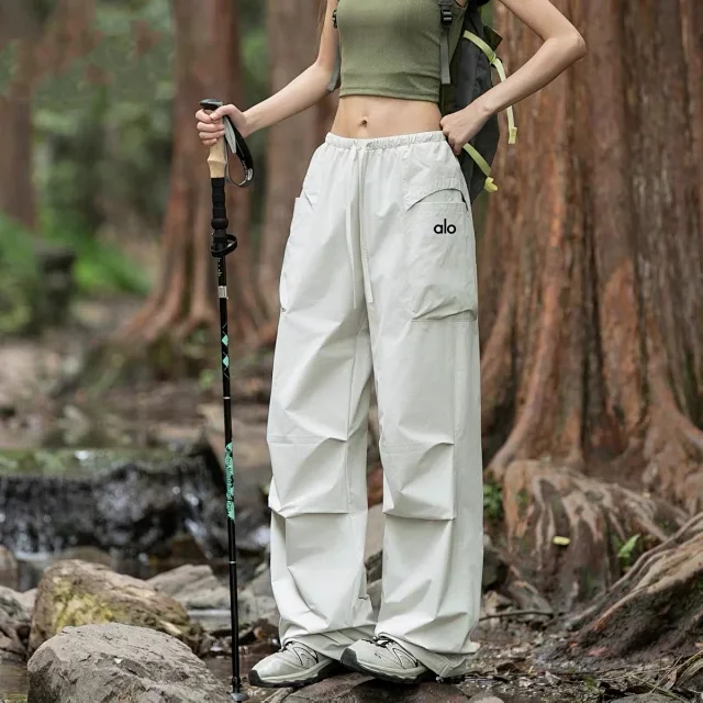 Alo Yoga Trousers wide-leg cargo pants product detail image 14