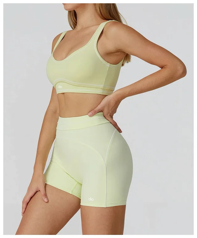 Alo Underwear Scoop-Neck Contrast-Trim Sports Bra product detail image 24