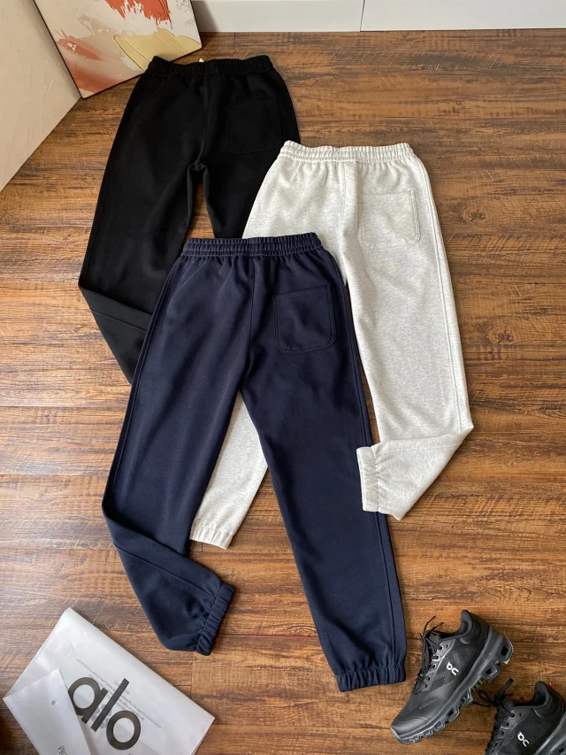 Alo Yoga Trousers Drawstring jogger sweatpants with elastic cuffs product detail image 3