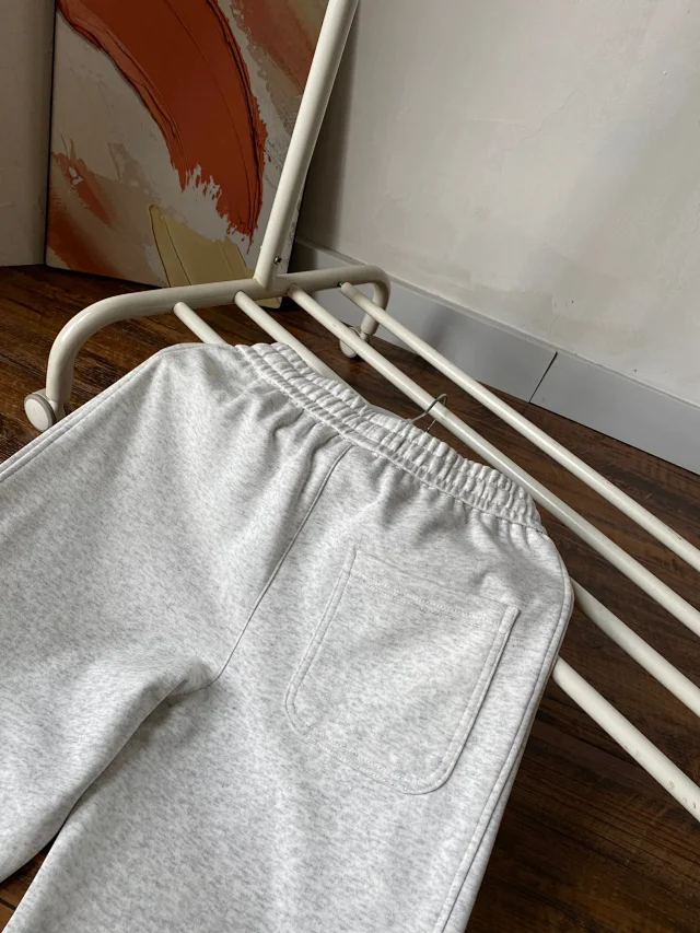 Alo Yoga Trousers Drawstring jogger sweatpants with elastic cuffs product detail image 14