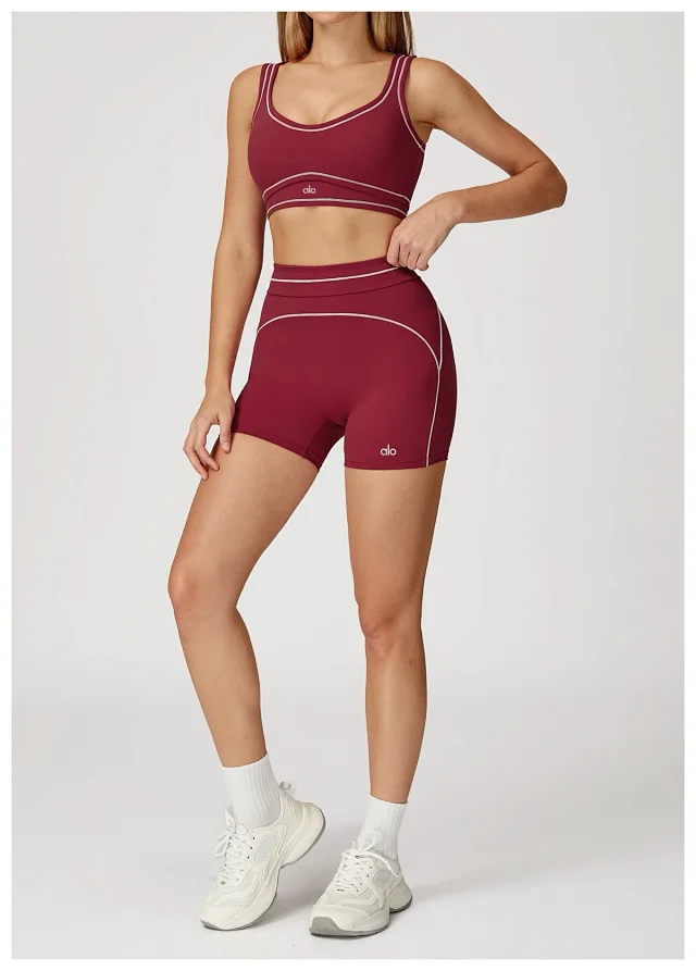 Alo Underwear Scoop-Neck Contrast-Trim Sports Bra product detail image 37