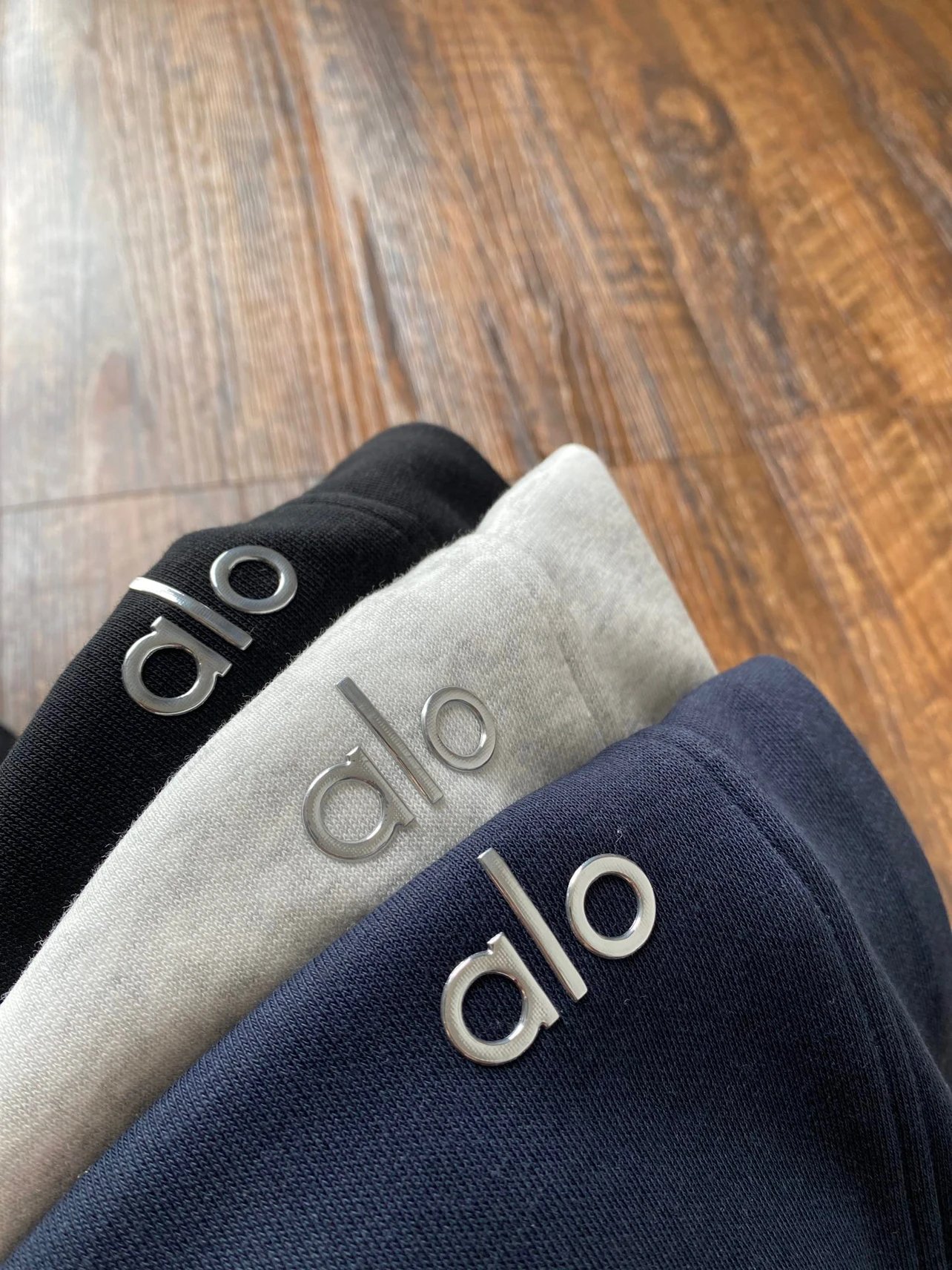 Alo Yoga Trousers Drawstring jogger sweatpants with elastic cuffs image 4