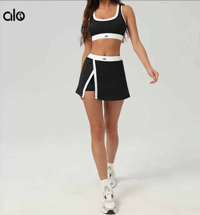 Alo Yoga Underwear Contrast-Trim Sports Bra product detail image 3