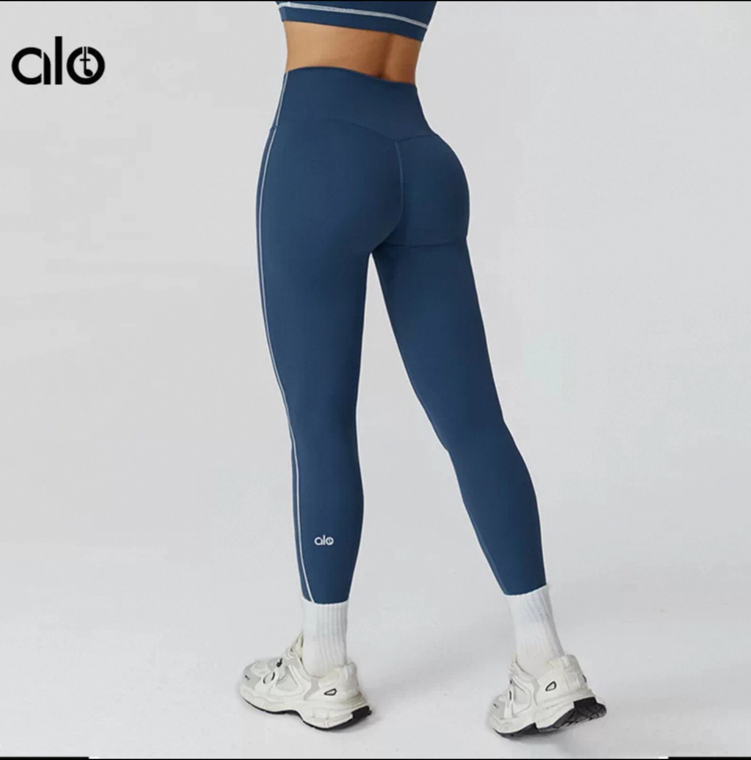 Alo Trousers High-waisted ankle-length leggings with contrast side piping image 3