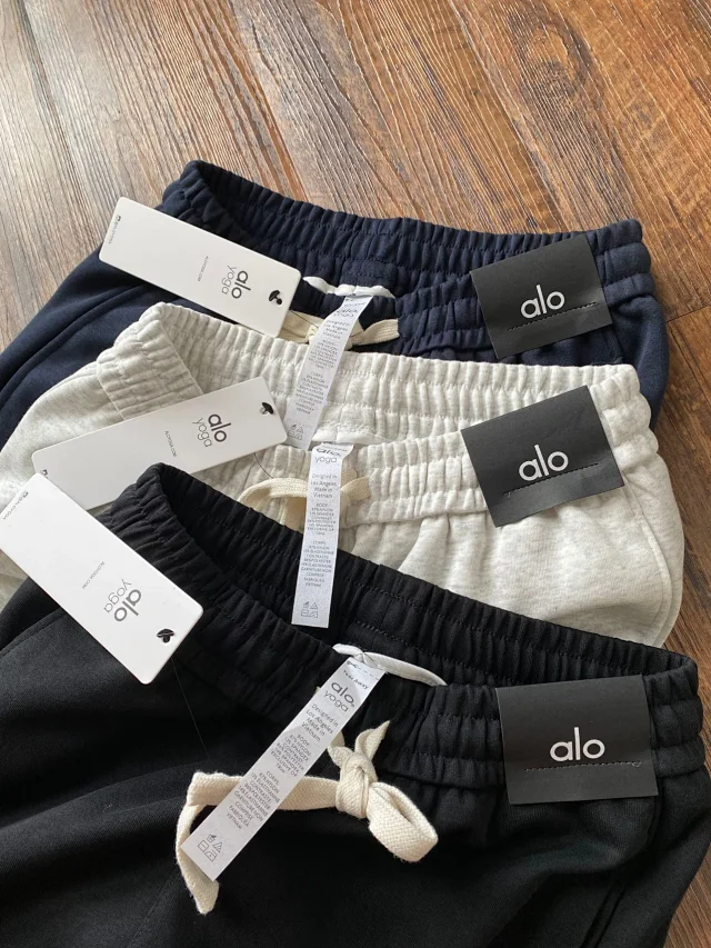 Alo Yoga Trousers Drawstring jogger sweatpants with elastic cuffs product detail image 11