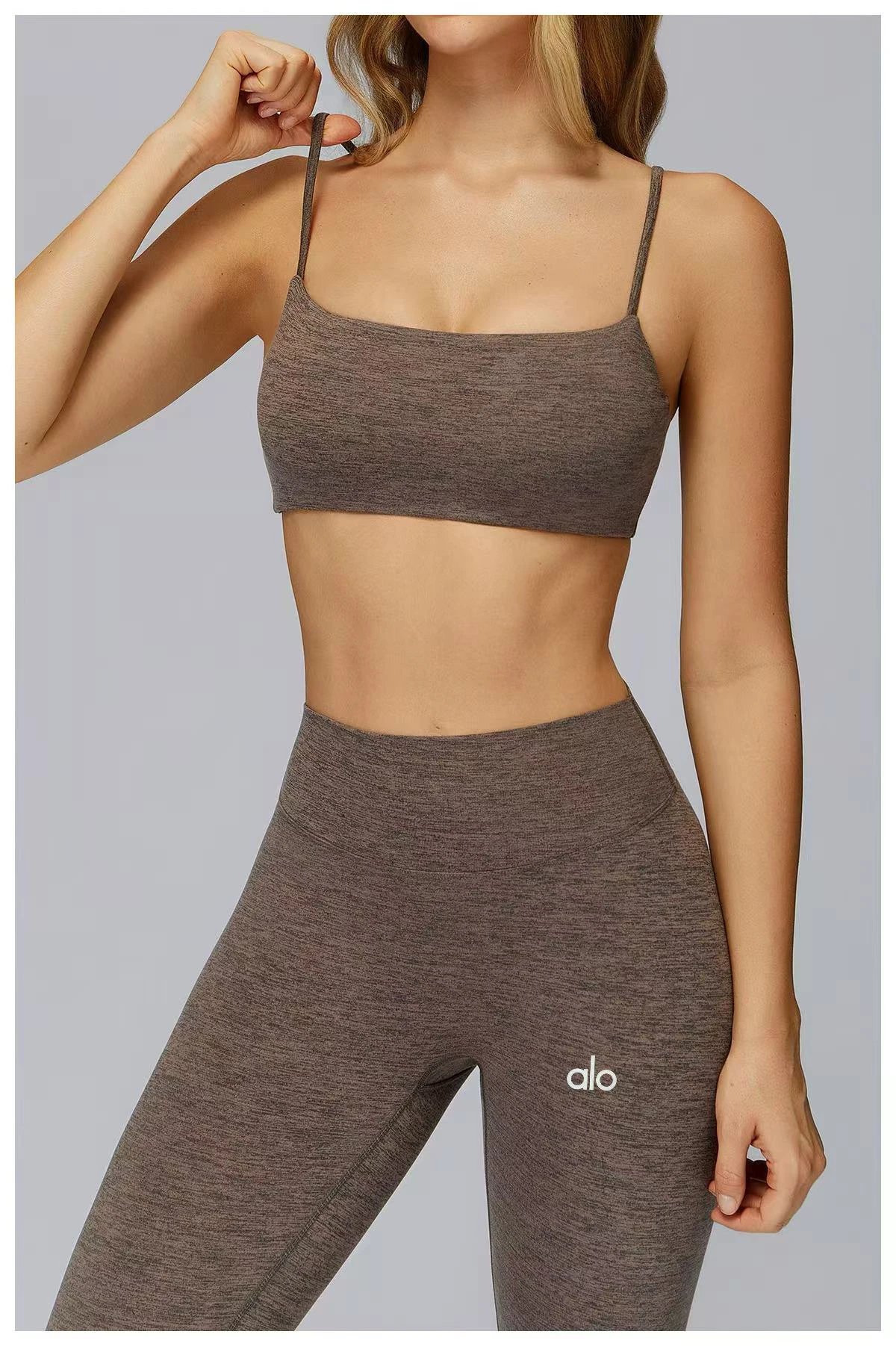 Design Square Neck Crop Top Red Activewear - 21