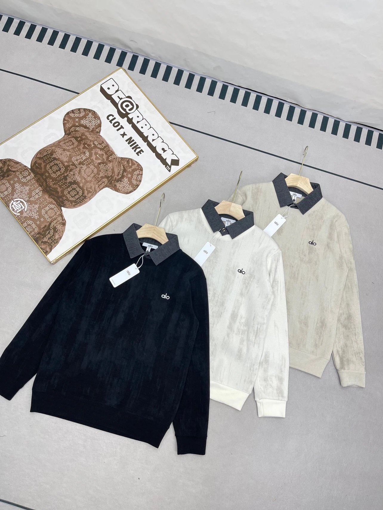 Alo Ribbed Collar Sweatshirt [