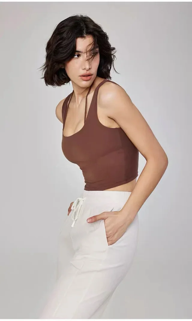 Alo Underwear NULS Train U-Neck Crop Sports Bra product detail image 13