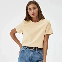 Apricot color