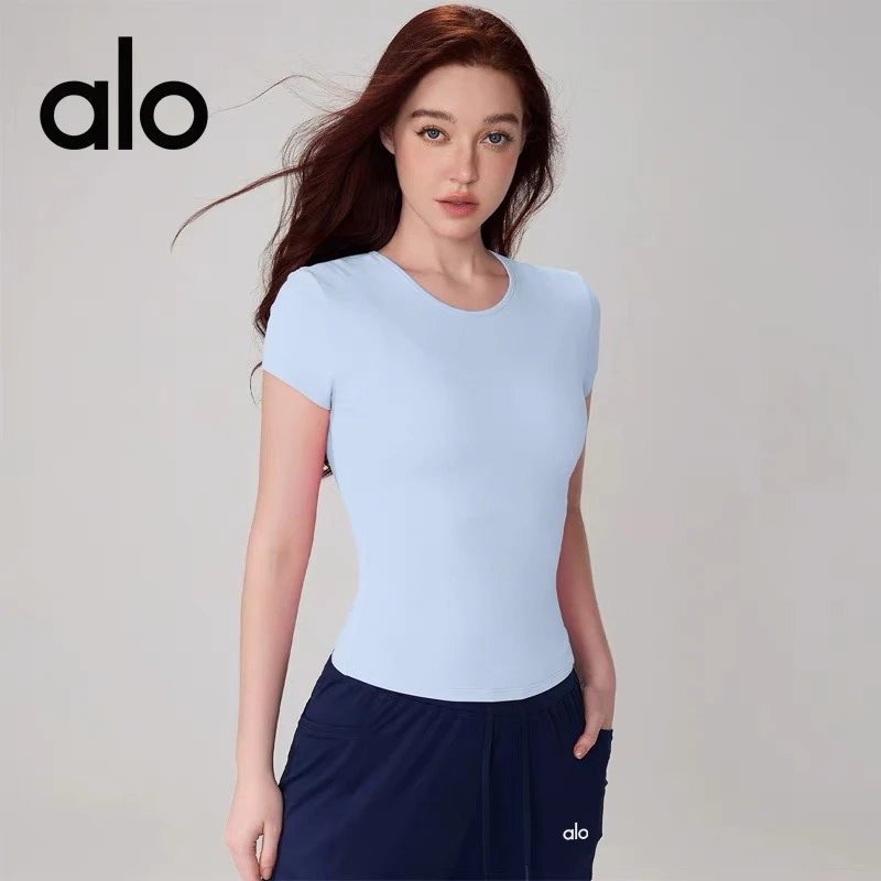 Alo T-Shirts Fitted crew-neck short-sleeve performance T-shirt image 12