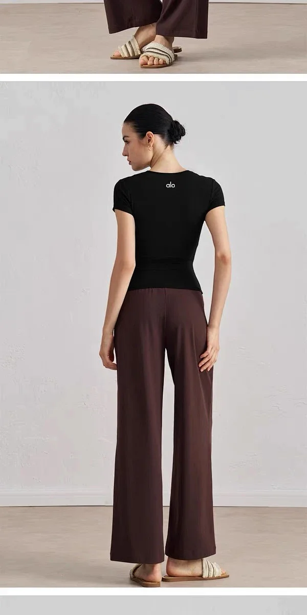 Alo T-Shirts Fitted crew-neck short-sleeve performance T-shirt product detail image 23
