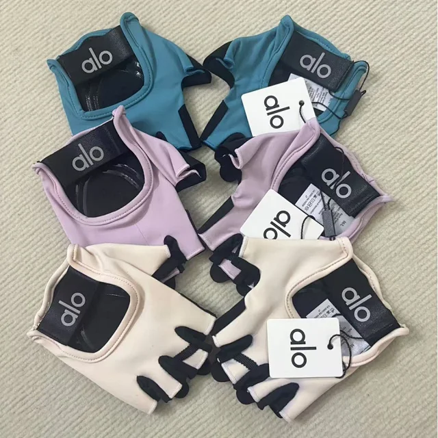 Alo Gloves Half-Finger Yoga product detail image 15