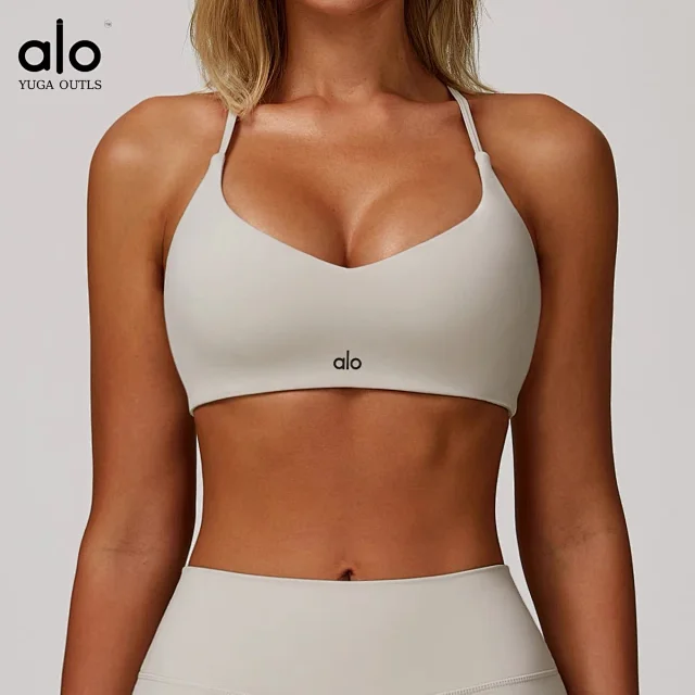 Alo Yoga Underwear Strappy keyhole-back sports bra product detail image 6