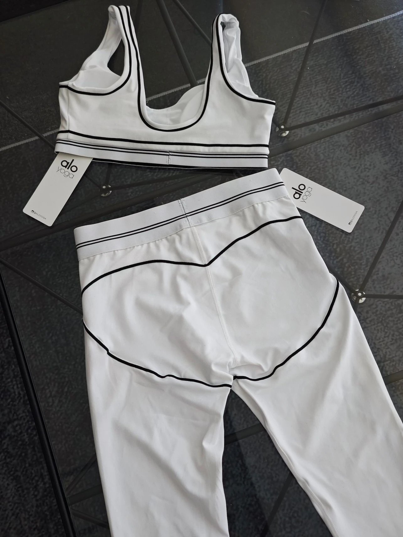 Alo Yoga Matching Sets Sports Bra and High-Waisted Leggings Set with Contrast Piping image 6