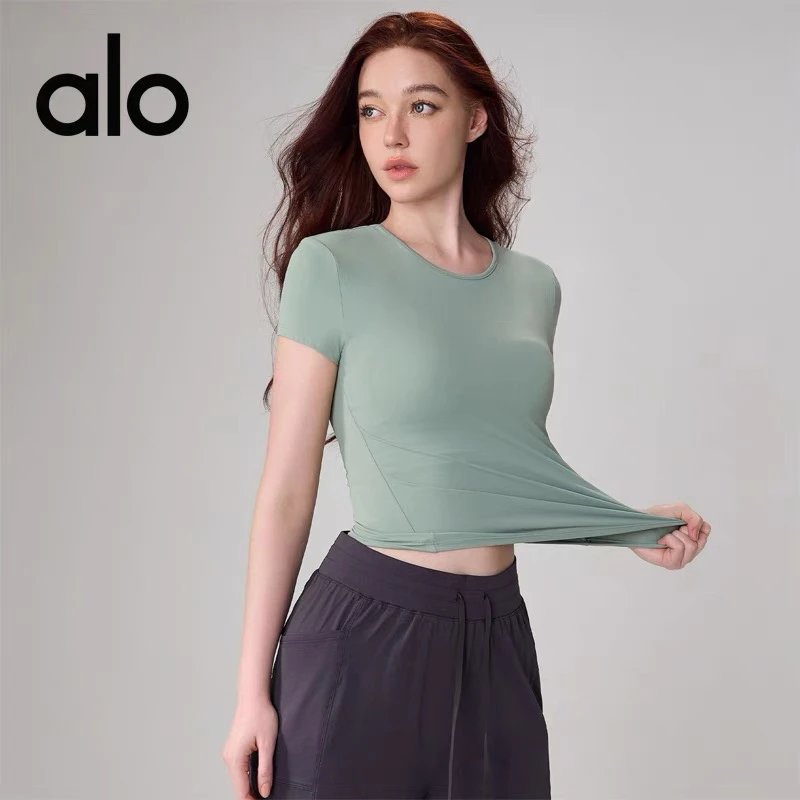 Alo T-Shirts Fitted crew-neck short-sleeve performance T-shirt image 7