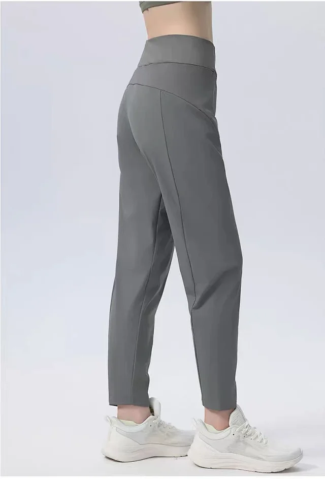 Alo Yoga Trousers High-Waisted Tapered Performance product detail image 16
