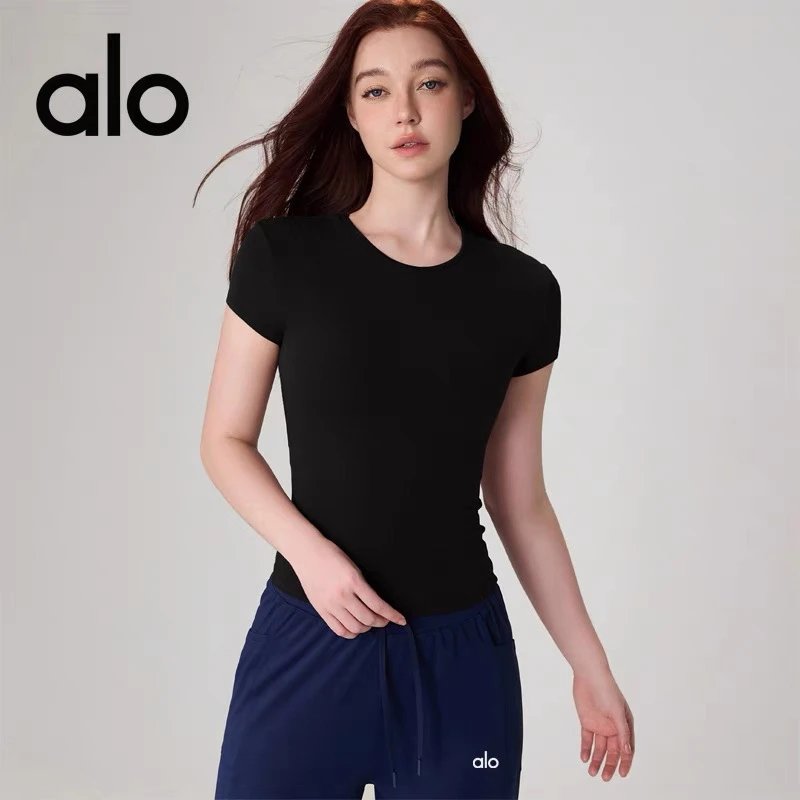 Alo T-Shirts Fitted crew-neck short-sleeve performance T-shirt image 11