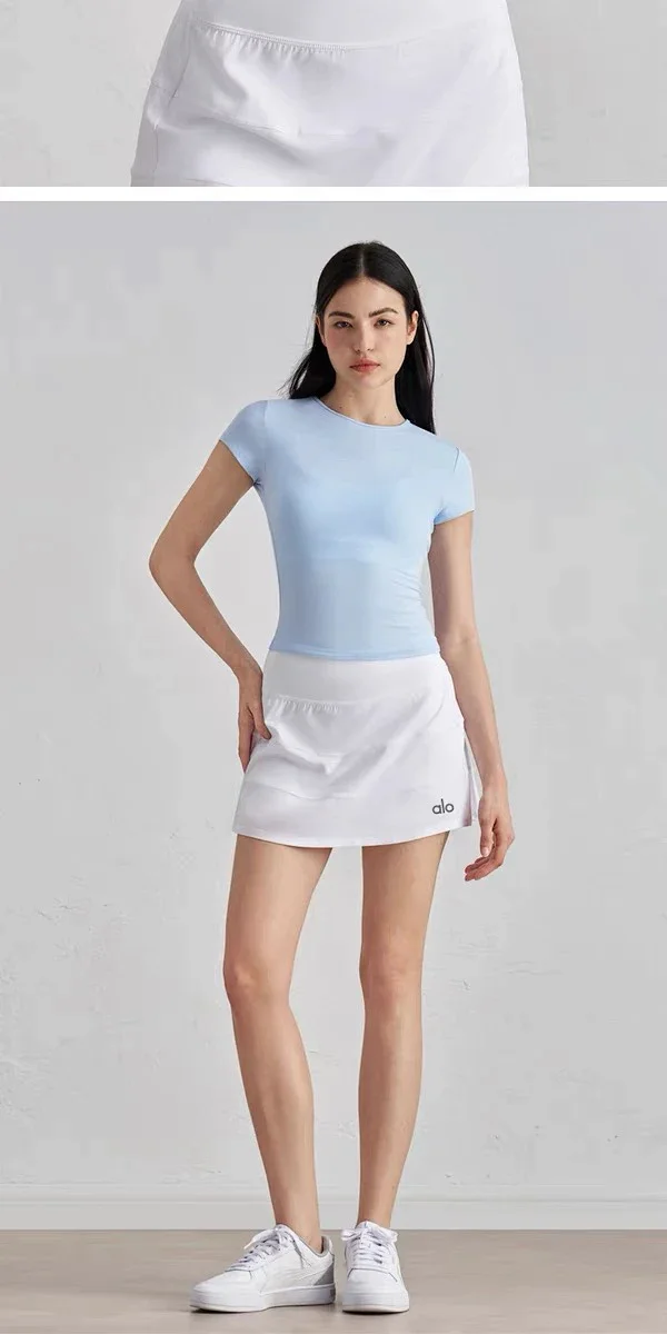 Alo T-Shirts Fitted crew-neck short-sleeve performance T-shirt product detail image 32