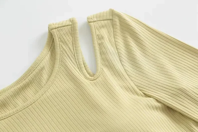 Alo Yoga Shirts Ribbed long-sleeve cropped top with shoulder cutout product detail image 23