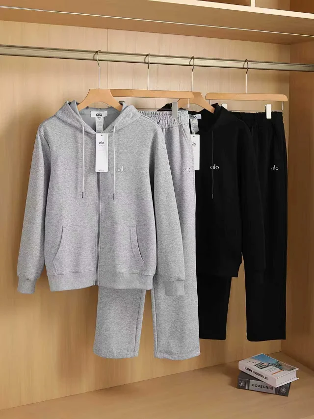 Alo Yoga Tracksuits Zip-up hooded sweatshirt and straight-leg sweatpants set product detail image 3