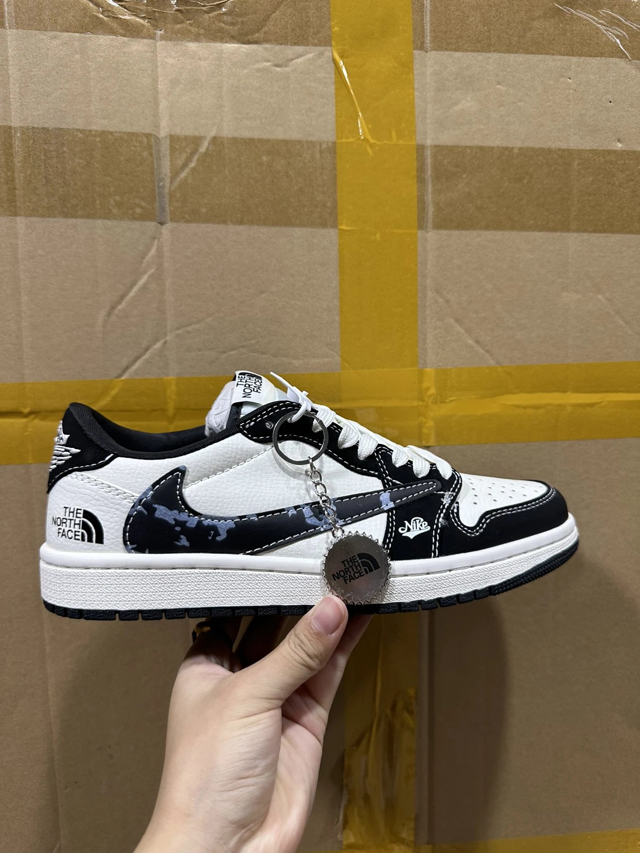 L海外爆款限量发售！1188-153 Travis Scott x Fragment Design x Jordan Air Jordan 1 Low OG SP  “北面联名——白黑双拼