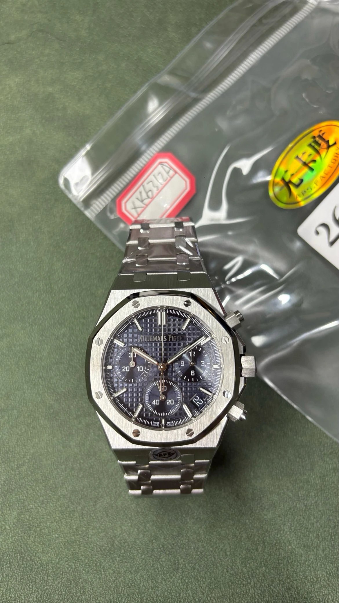 Audemars Piguet Royal Oak Chronograph Watches — SB000604 listing image