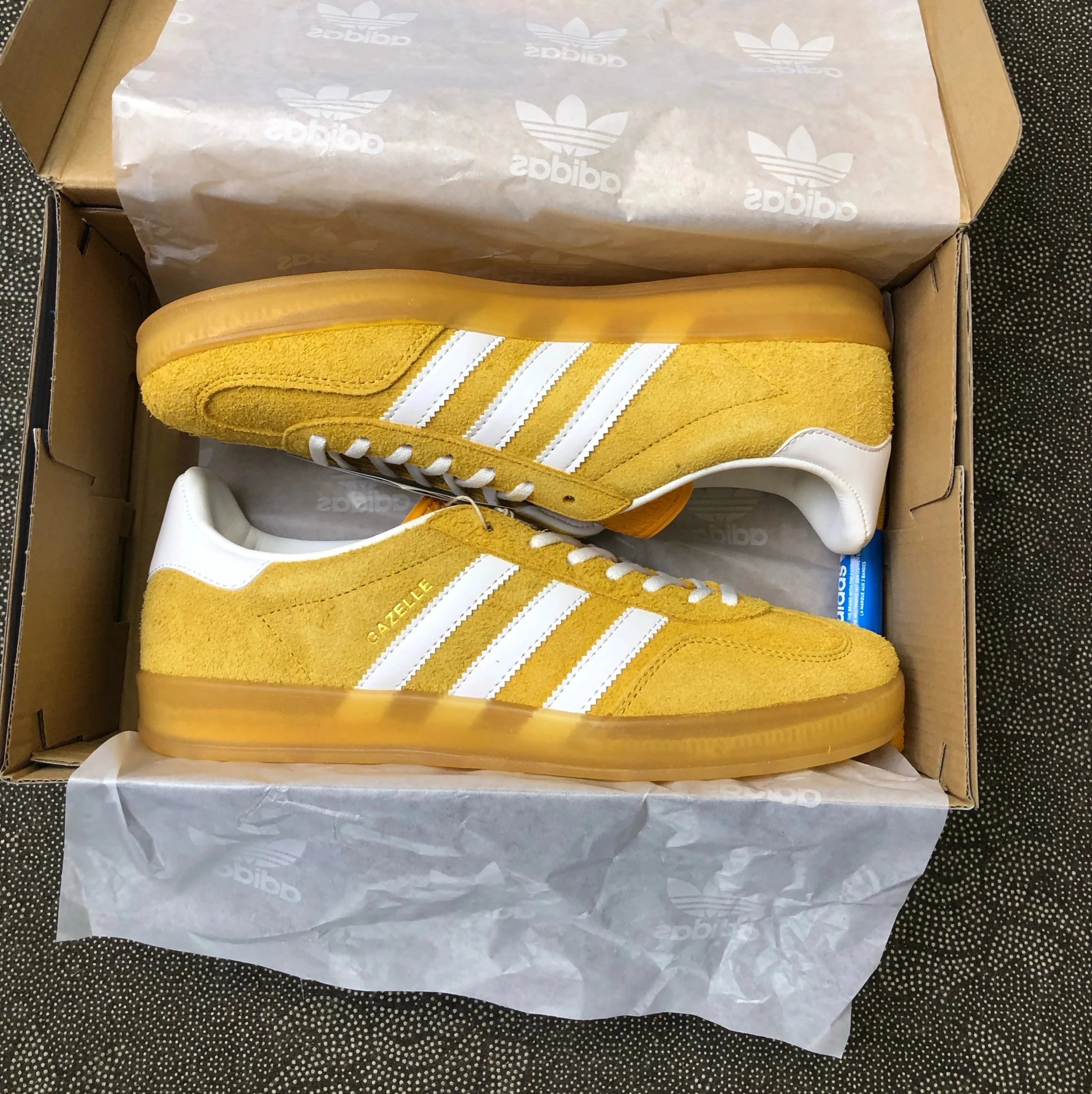 Yellow HQ8716