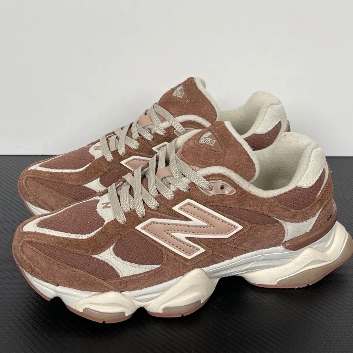 Red brown U9060CCC