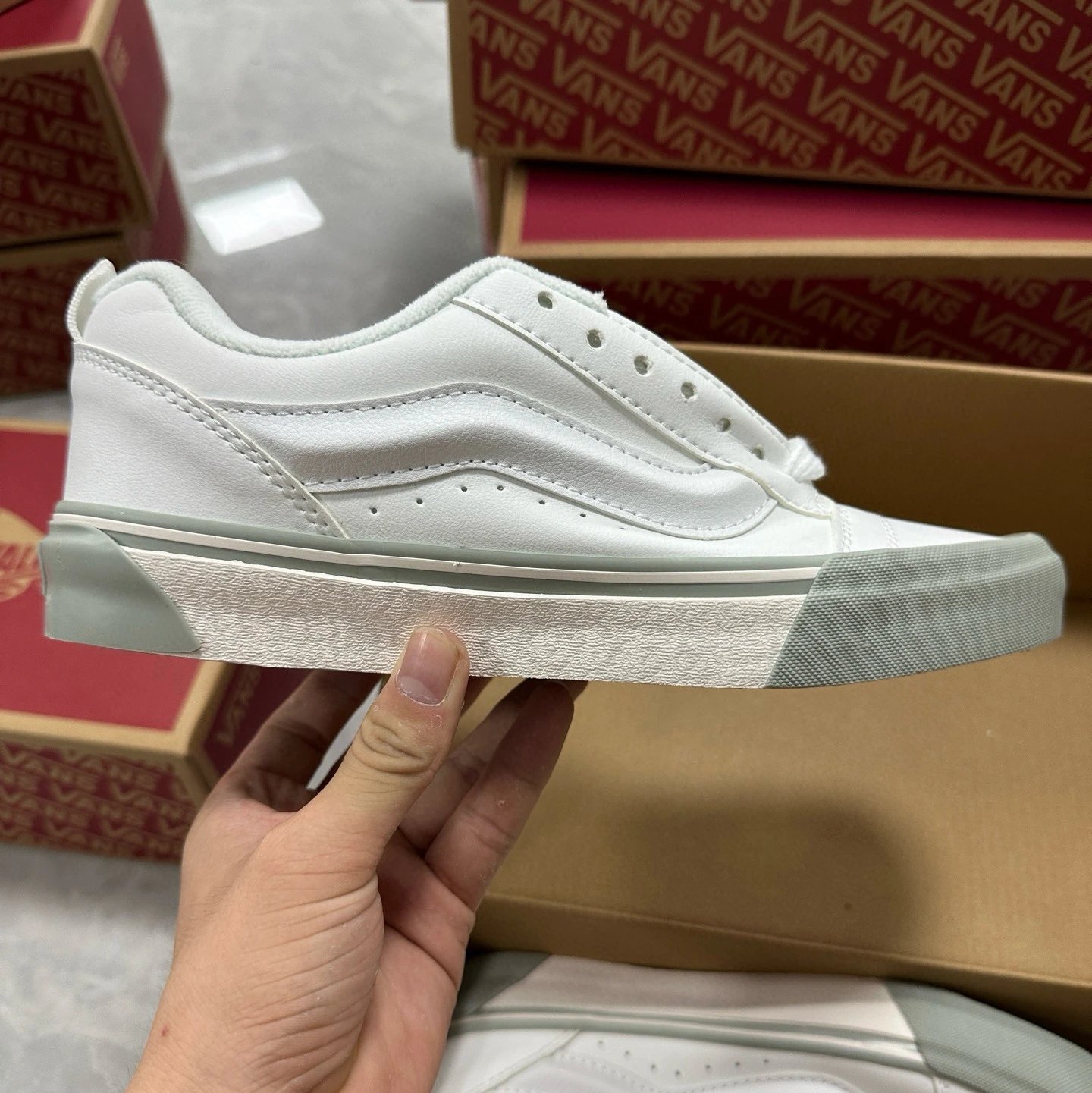 Beige White (Leather)