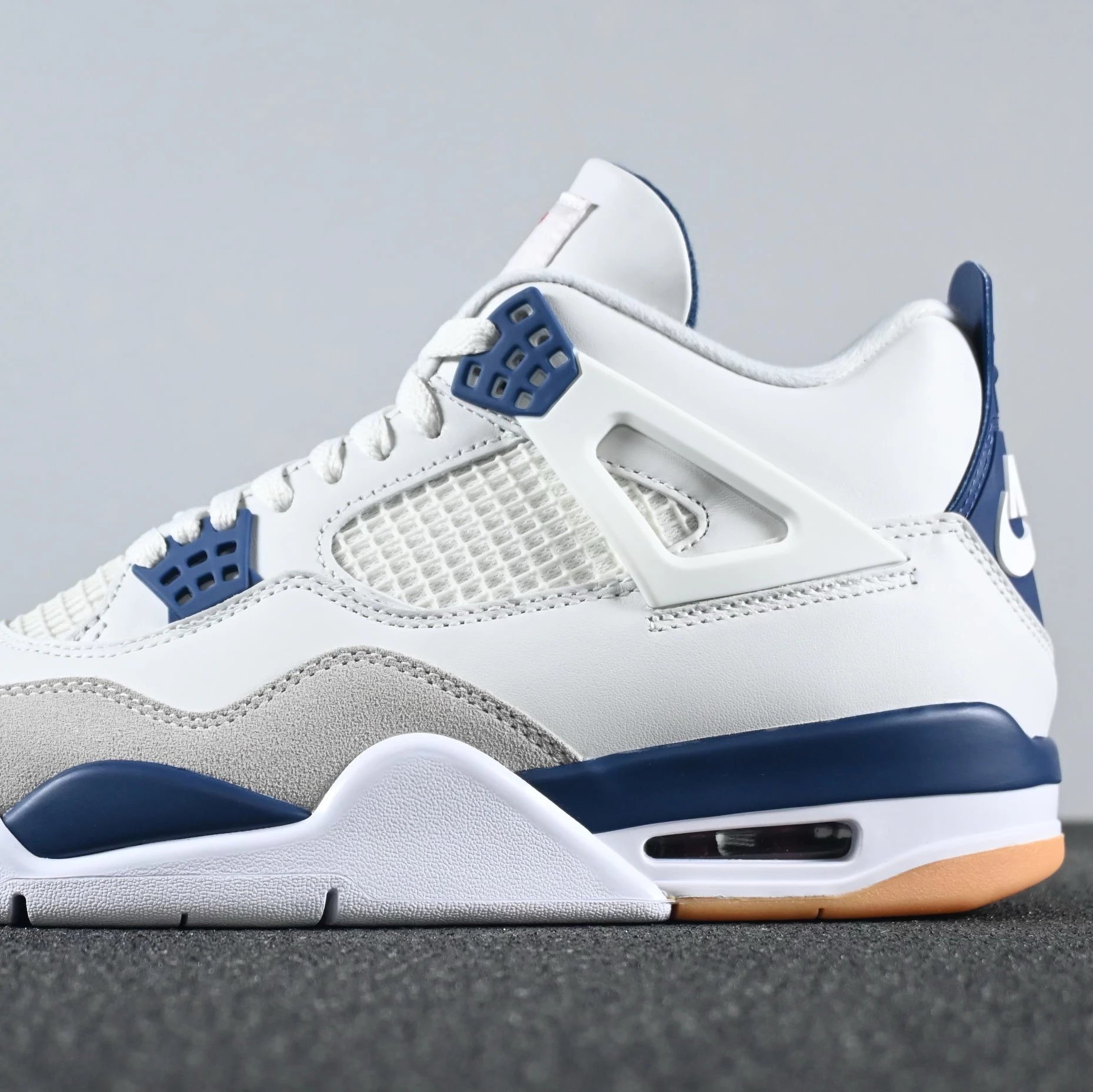 SB White Blue