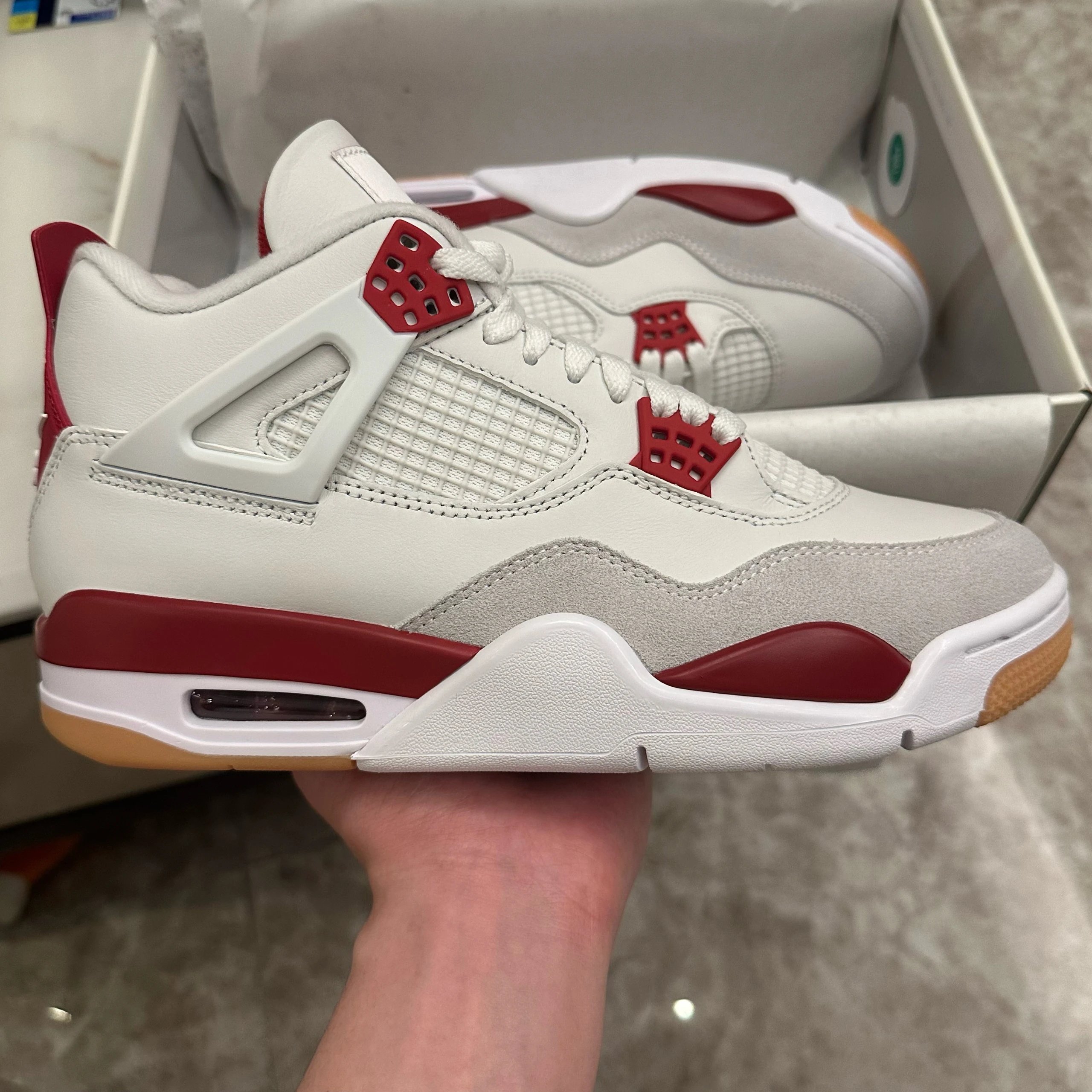 SB White Red