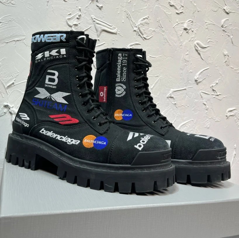 Logo Boots