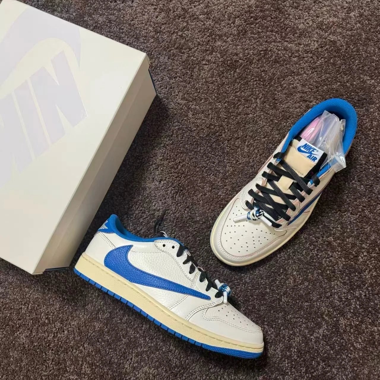 Lightning Reverse Swoosh 2.0