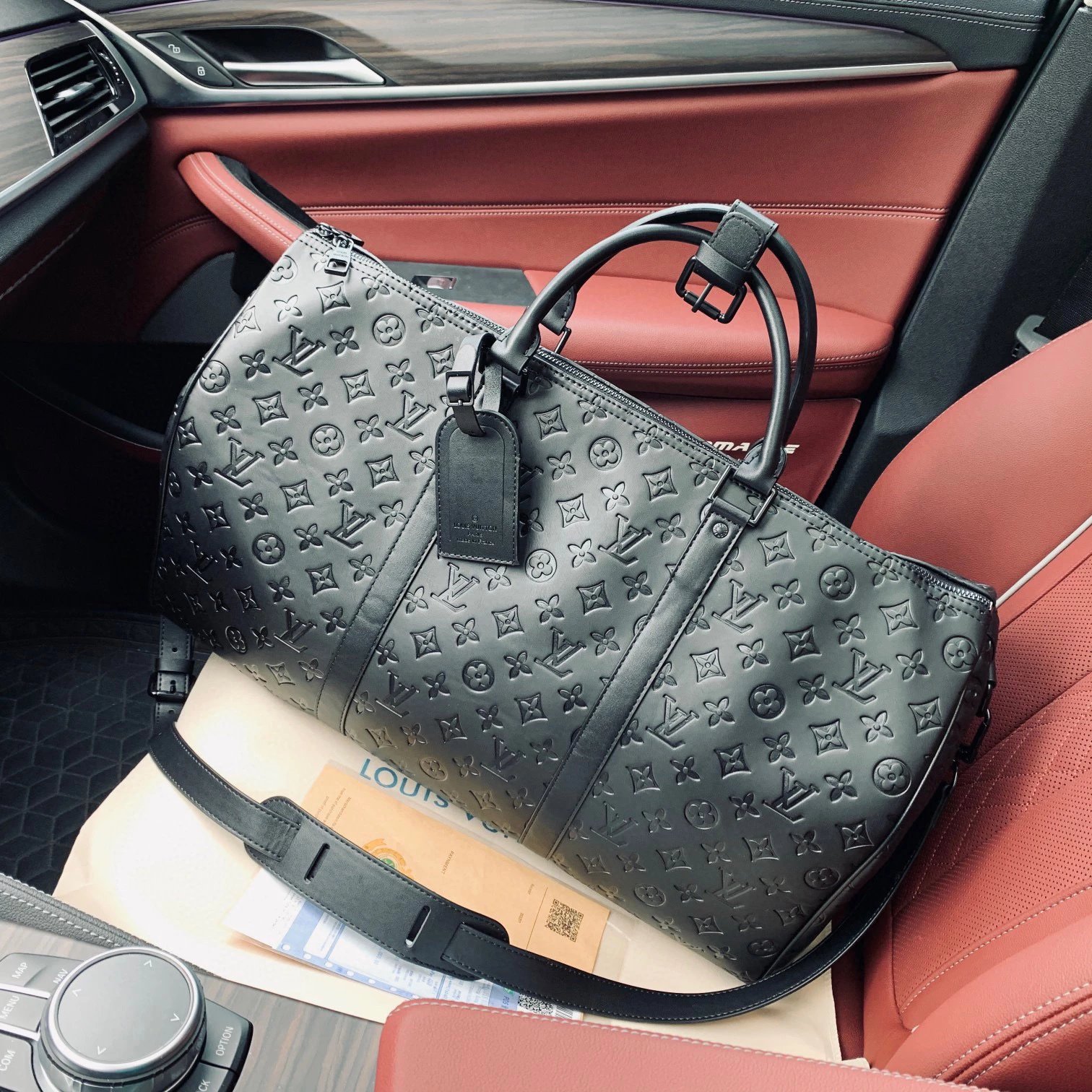 🉐 Embossed leather travel bag 022
