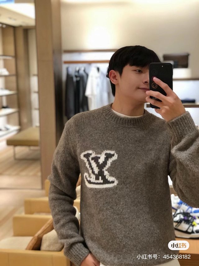 Cotton Louis Vuitton Sweater: seller detail photo 13