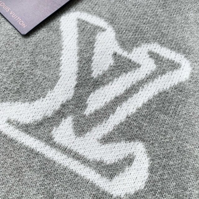 Cotton Louis Vuitton Sweater: seller detail photo 11