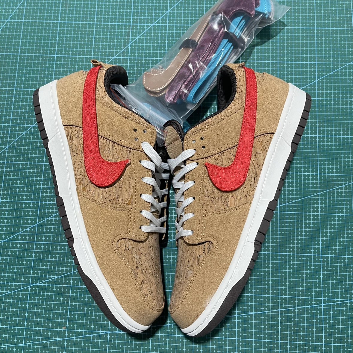 CLOT x Nike Dunk Low joint model with 5-color logo cork FN0317-121