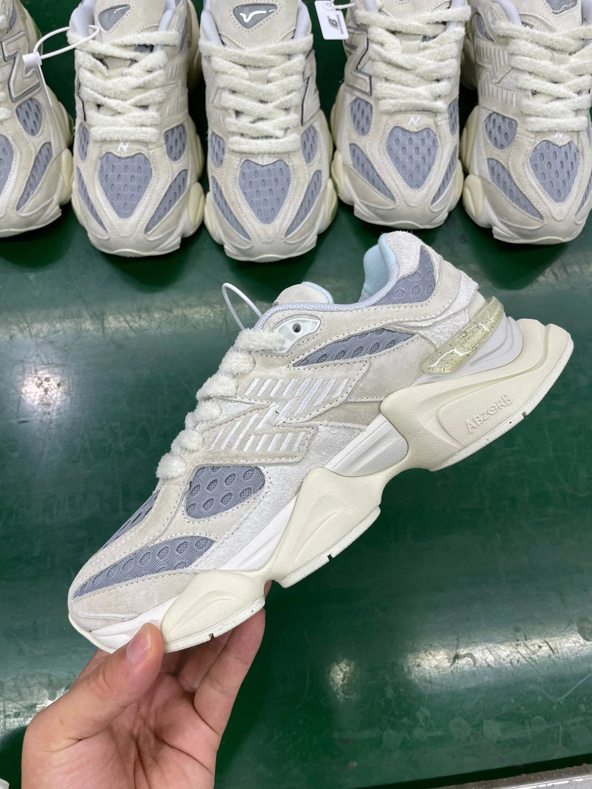 Top NB9060 BW1 joint beige