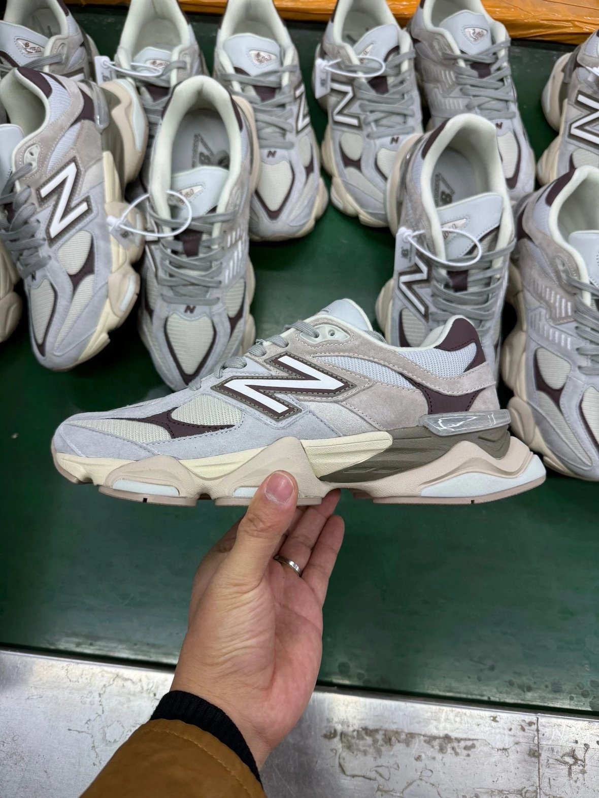 Top NB 9060 FNA dark brown gray