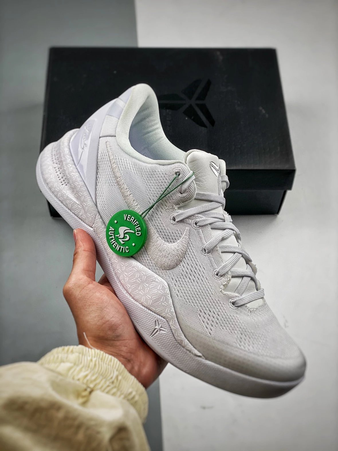 S2 Kobe8 White Dragon 002
