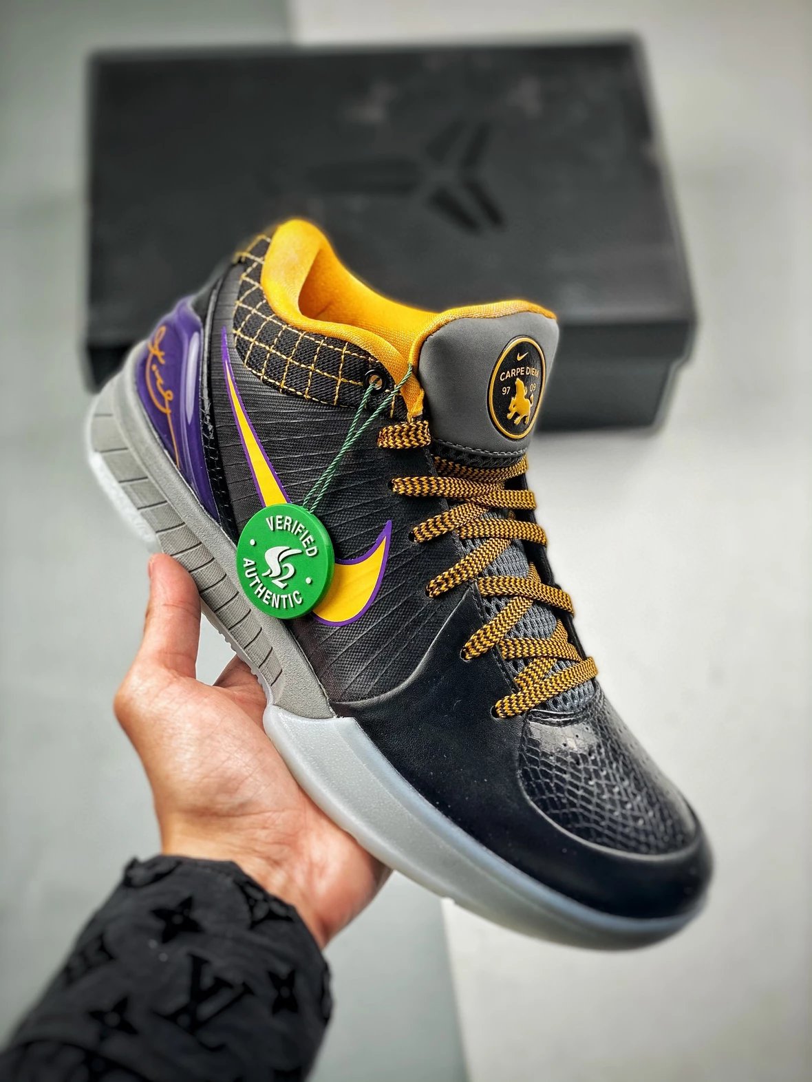 S2 Kobe 4 black and yellow 002